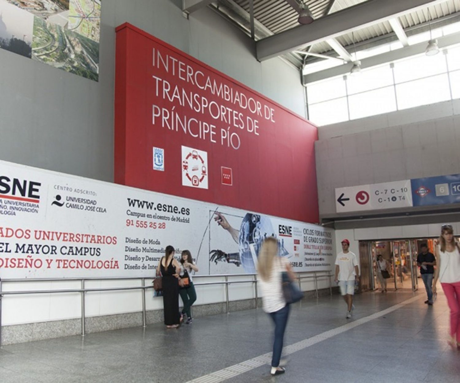Publicidad ESNE en intercambiadores de transporte
