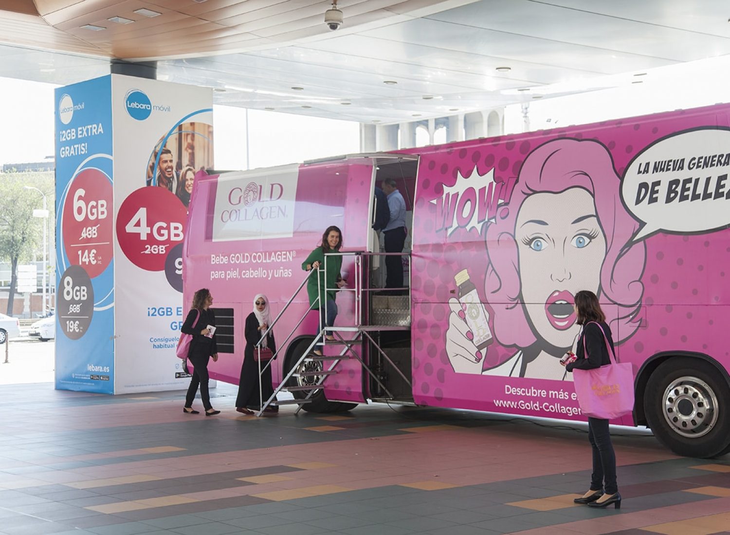 Espacio de alta afluencia para caravanas promocionales en Madrid intercambiador Plaza Castilla