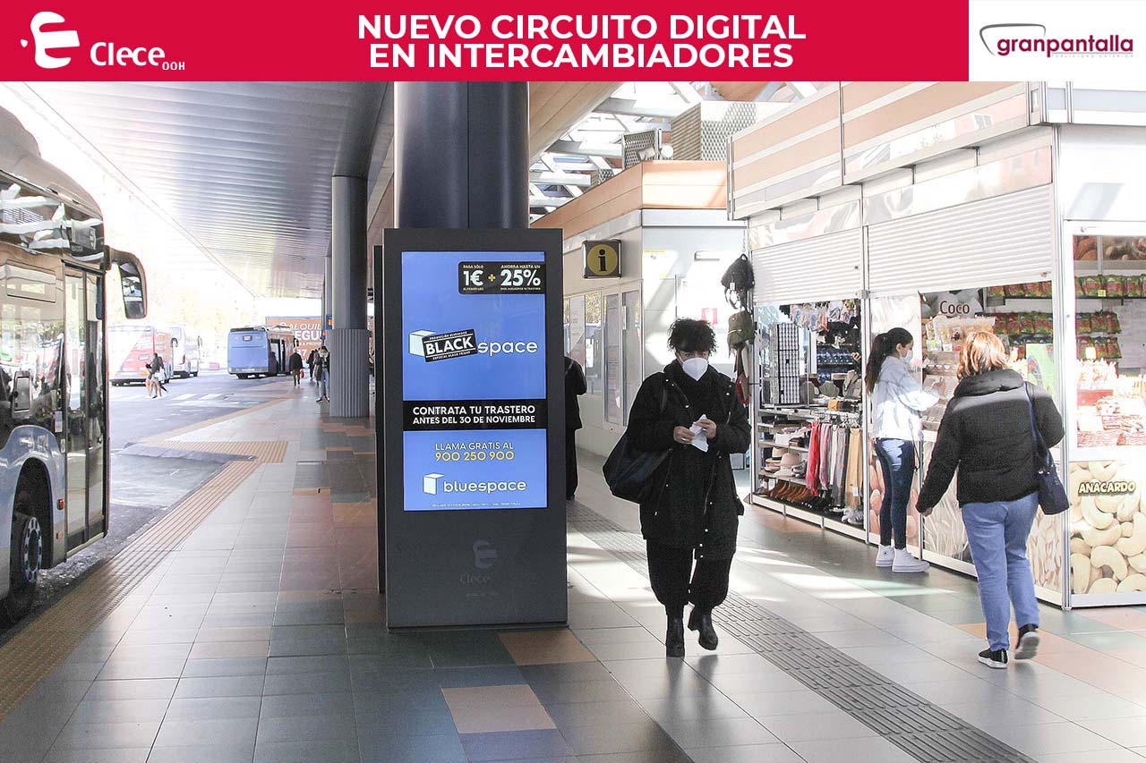 Mupis digitales en dársenas de autobuses de Madrid