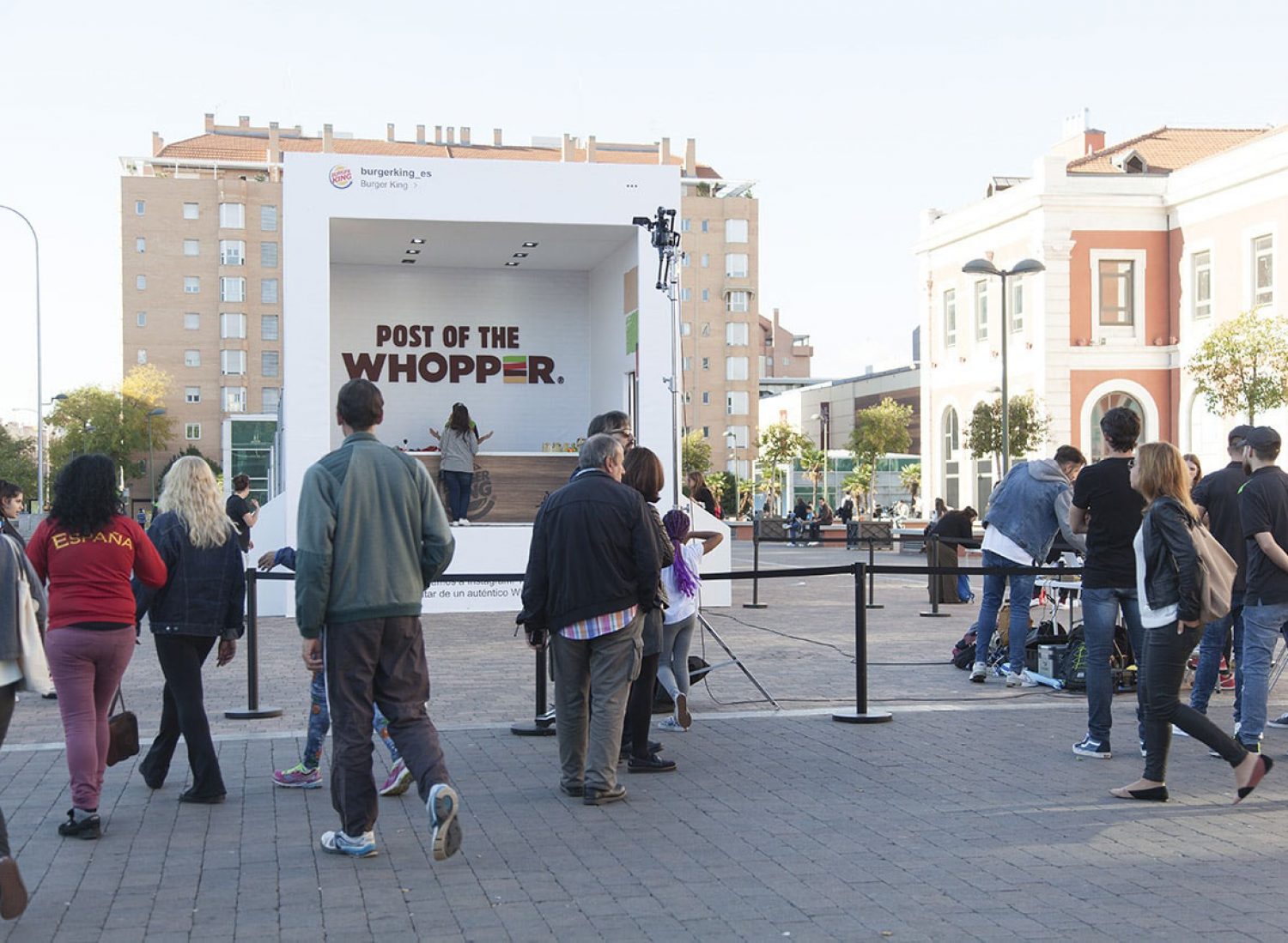 Alquiler de espacios urbanos en Madrid para acciones de marketing al aire libre. Clece OOH