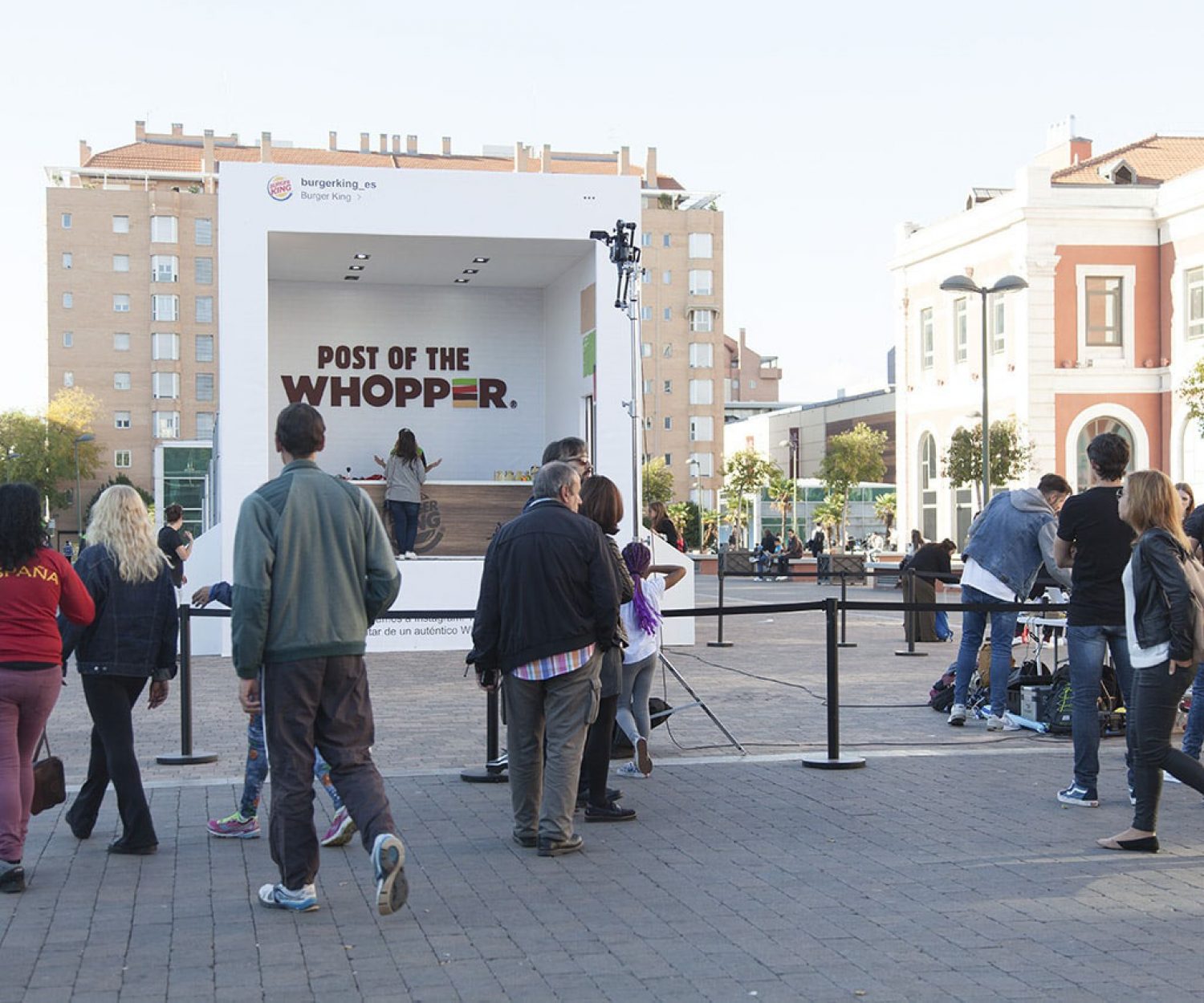 Alquiler de espacios urbanos en Madrid para acciones de marketing al aire libre. Clece OOH