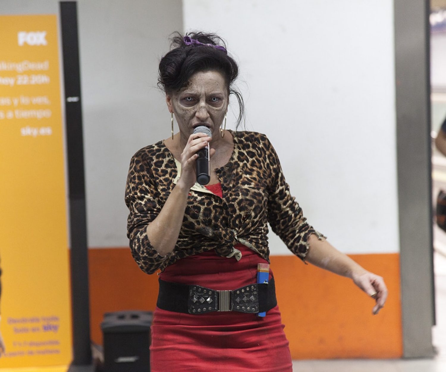 Campaña street marketing de Rastreator en intercambiador Plaza Castilla Madrid con Clece OOH