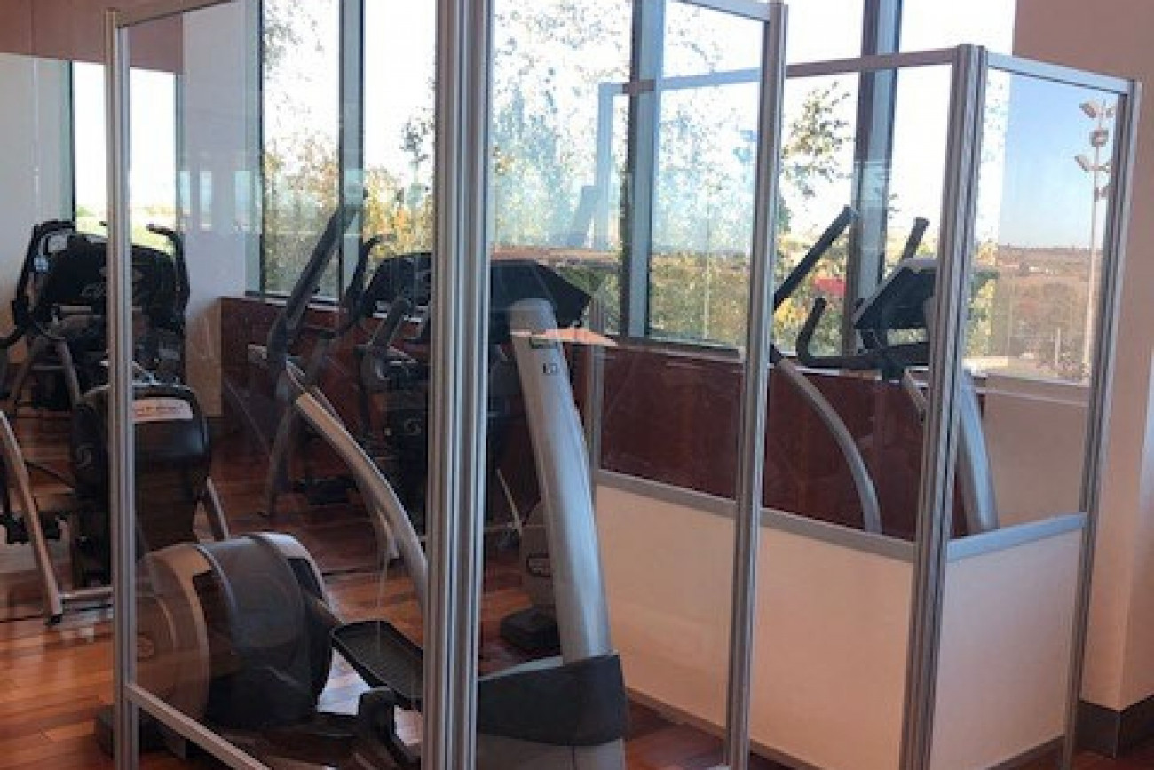 Mamparas protección contra Covid para centros deportivos