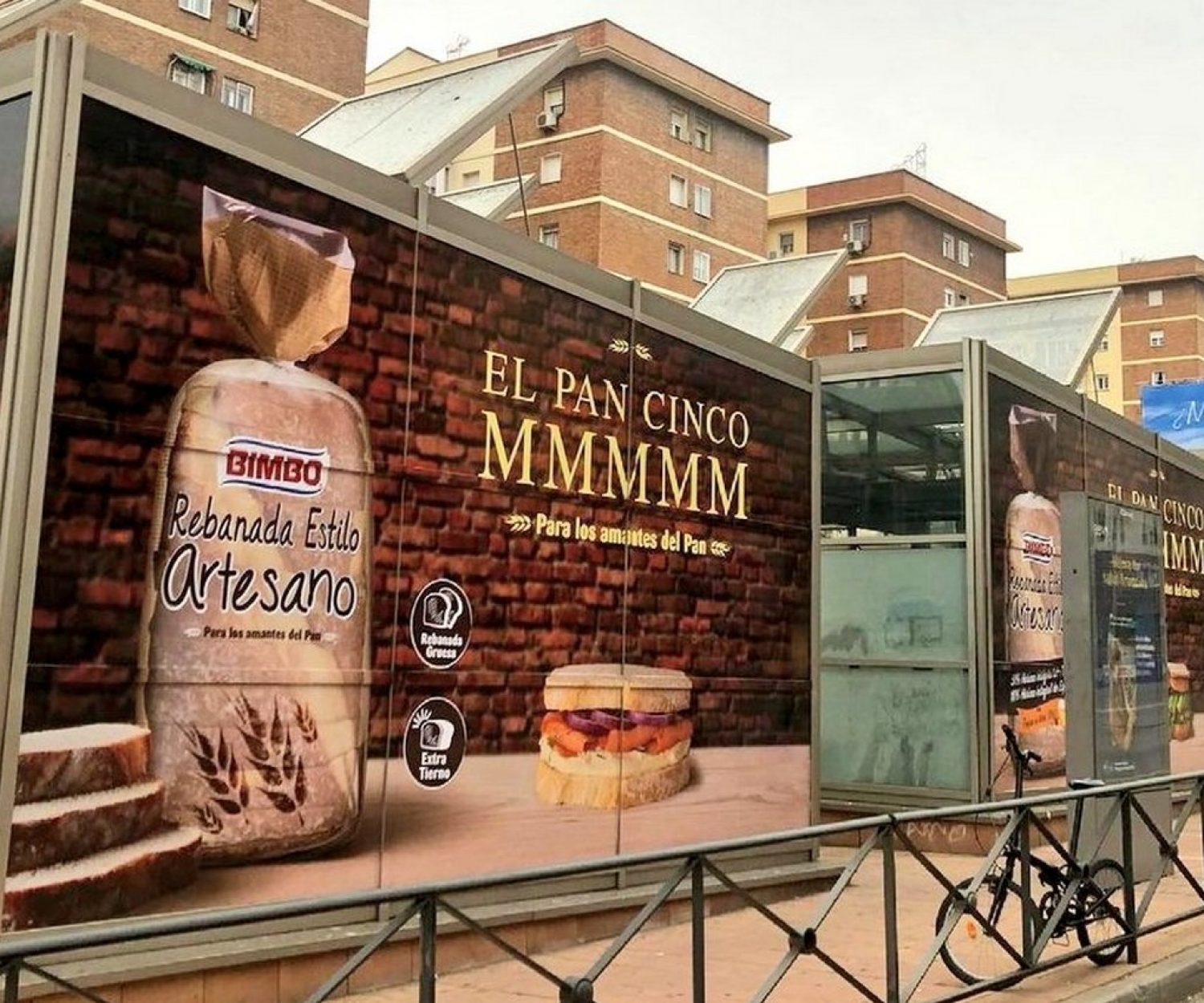 Soportes de publicidad en grandes formatos para Bimbo Rebanada Estilo Artesano