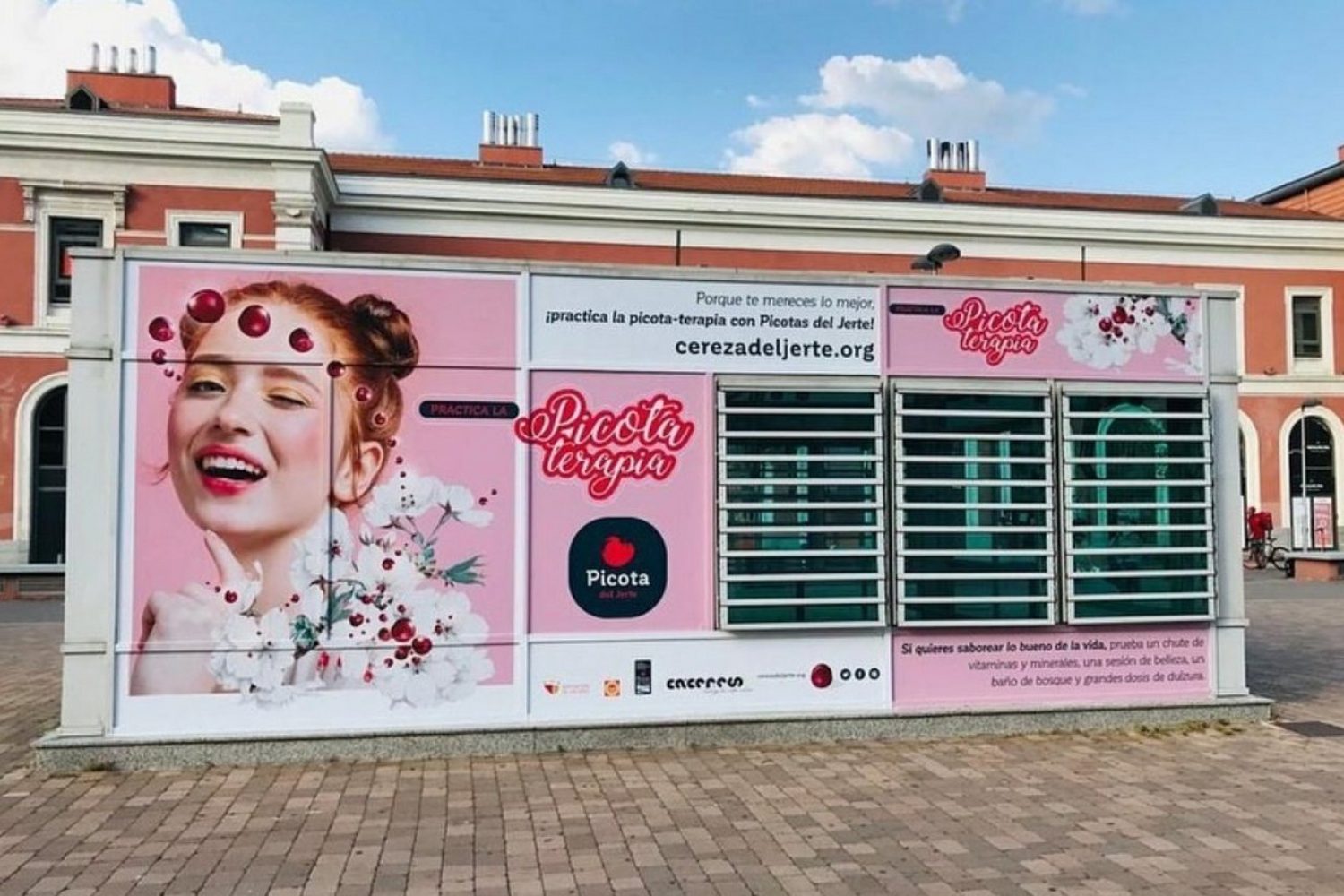 Campaña publicidad de grandes formatos Picotaterapia Picota del Jerte