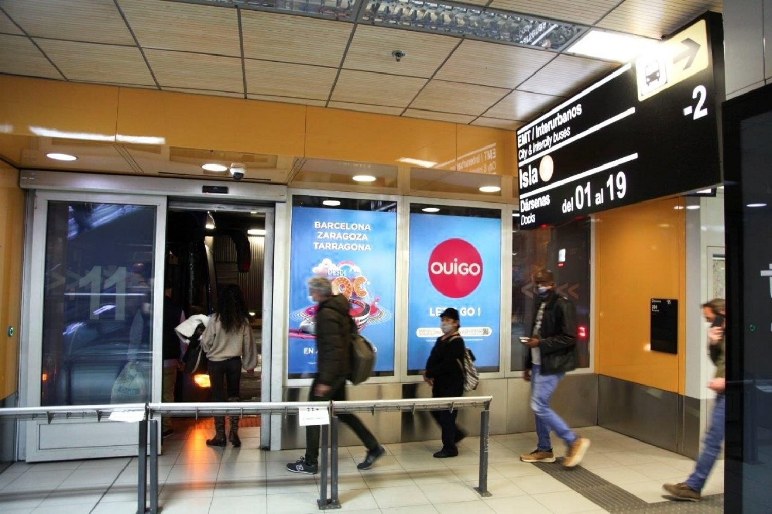 Mupis digitales Ouigo en intercambiador Avenida de América Madrid