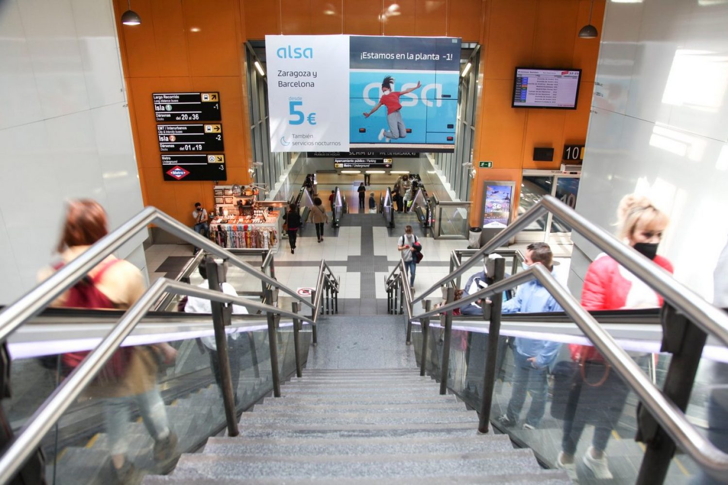 Publicidad de gran formato para Autobuses Alsa en intercambiador Avenida América