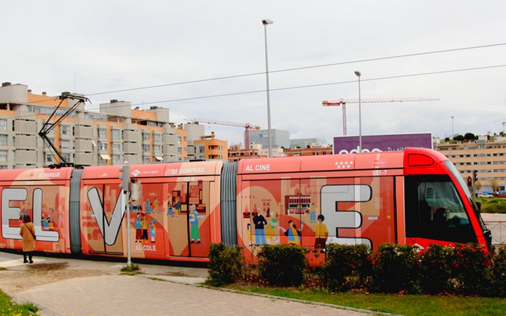 Publicidad personalizada en vagones de trenes Metro Ligero Madrid