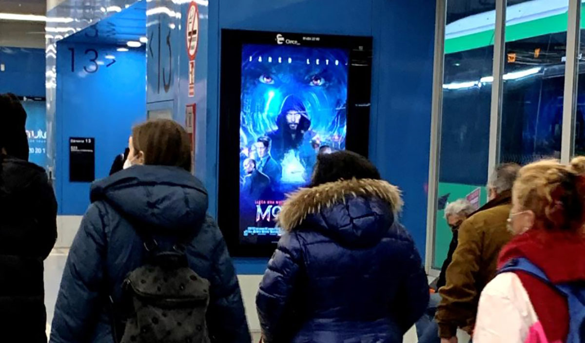 Circuitos digitales de mupis y pantallas Led en transporte de Madrid