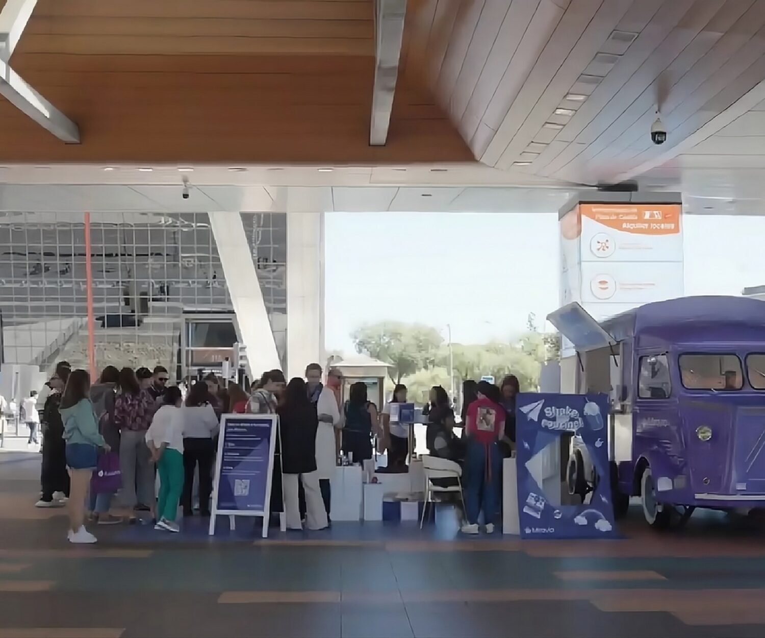 Evento_Mirabia_en_Estaciýn_de_Prýncipe_Pýo_y_Plaza_de_Castilla Madrid