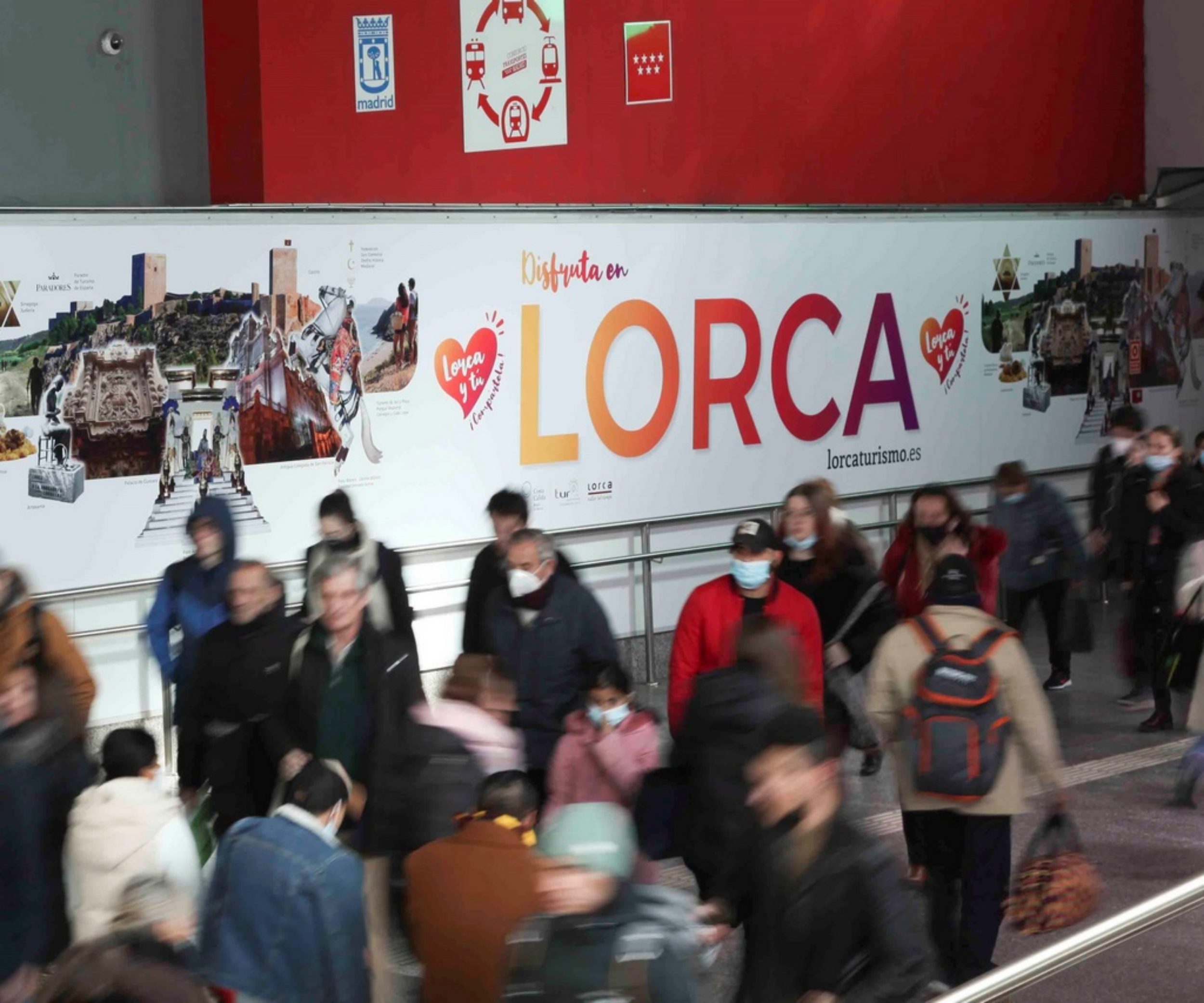 Alquiler espacio publicitario de gran formato en interior Estación Príncipe Pío Madrid para campañas cultura ocio
