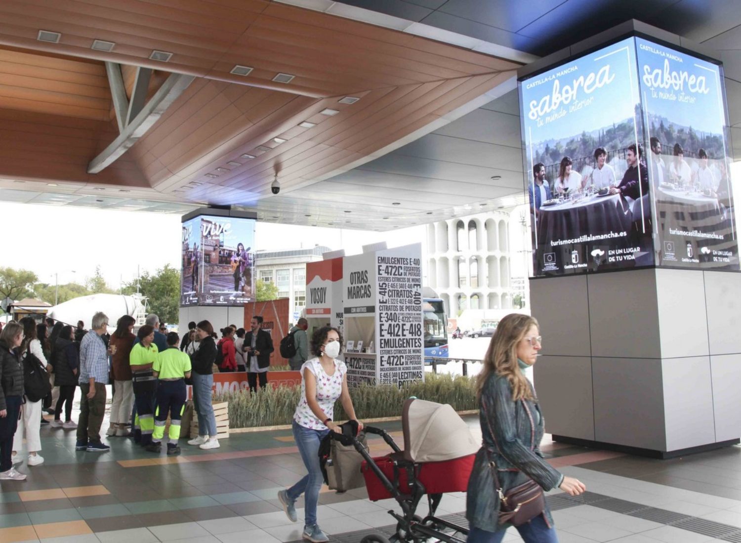 Campaña de Turismo Castilla La Mancha en publicidad exterior DOOH Intercambiador Plaza Castilla Madrid