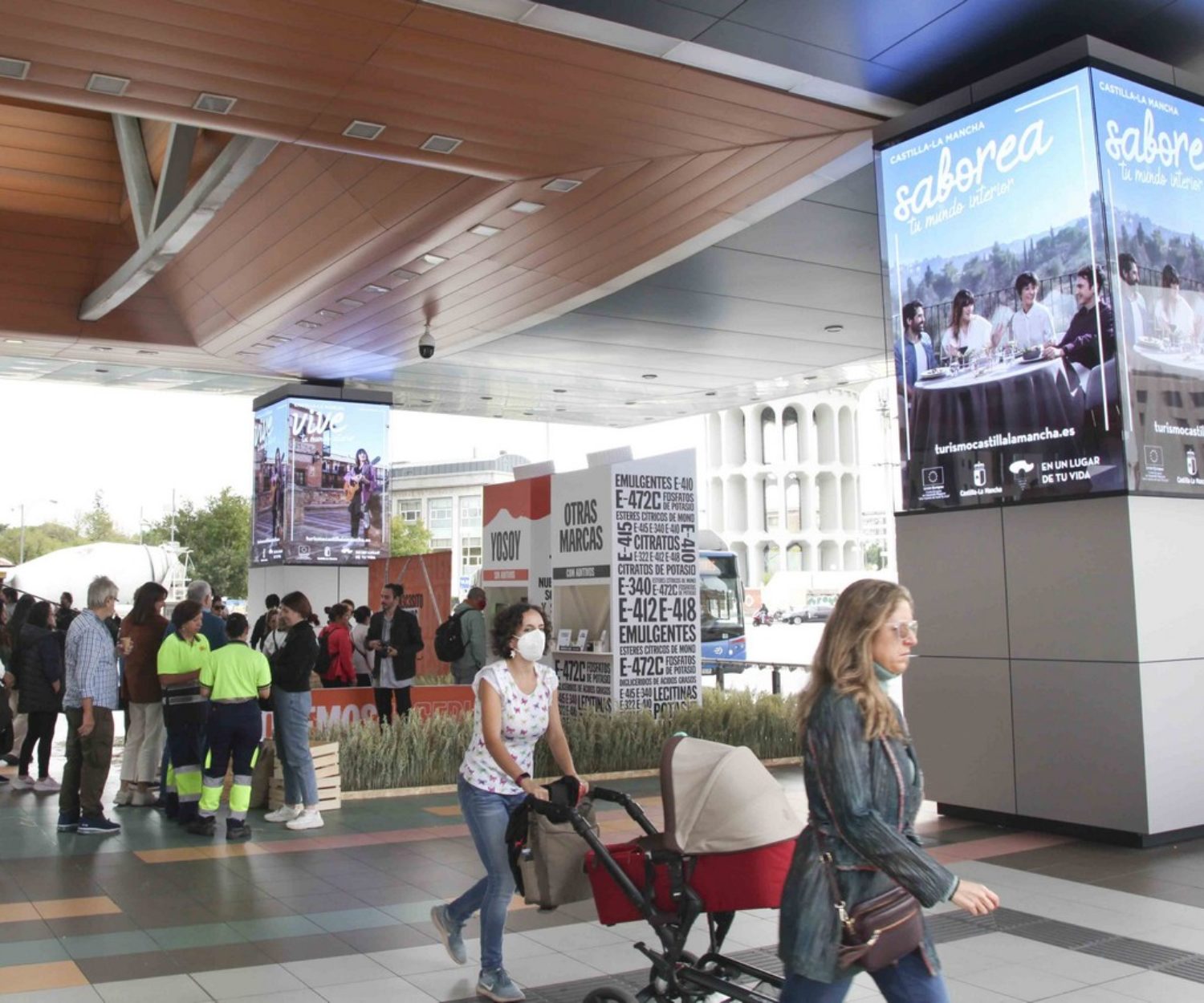 Campaña de Turismo Castilla La Mancha en publicidad exterior DOOH Intercambiador Plaza Castilla Madrid