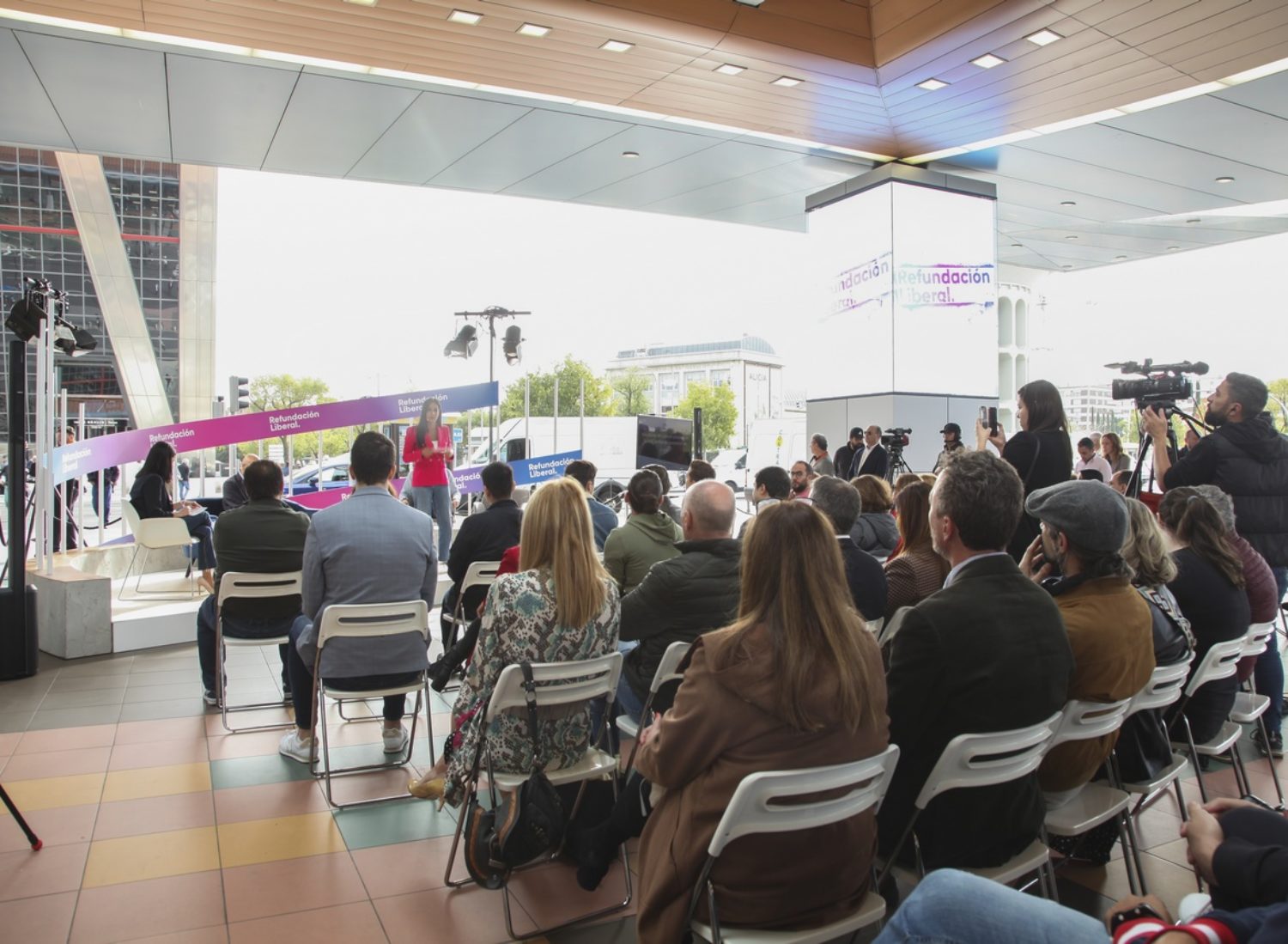 Espacio exterior para eventos sociales, políticos y publicitarios en Madrid Intercambiador de Plaza Castilla