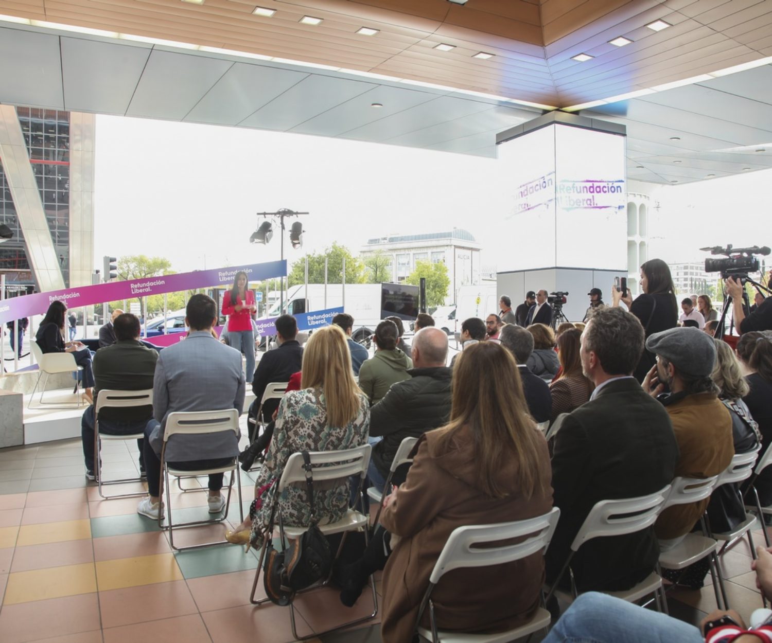 Espacio exterior para eventos sociales, políticos y publicitarios en Madrid Intercambiador de Plaza Castilla