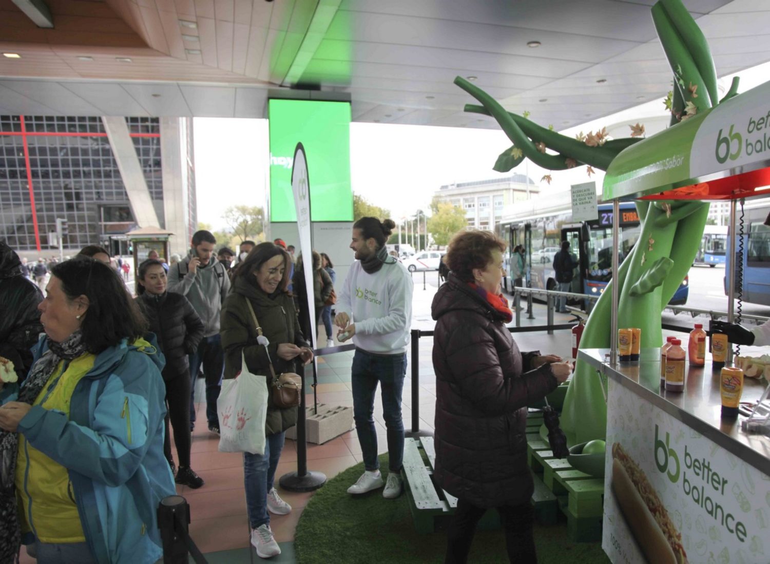 Espacio para eventos publicitarios en Madrid Plaza de Castilla - Campaña Better Balance