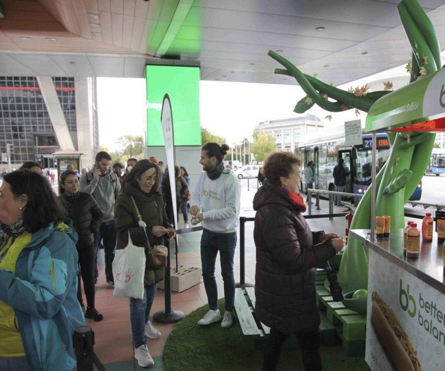 Espacio para eventos publicitarios en Madrid Plaza de Castilla - Campaña Better Balance