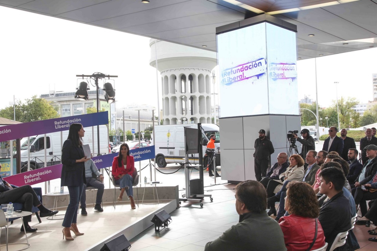 Espacio público para eventos sociales, políticos y de marketing en Plaza de Castilla Paseo de la Castellana Madrid