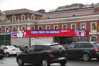 Fachada publicitaria digital de grandes dimensiones para campañas en Estación Príncipe Pío Madrid
