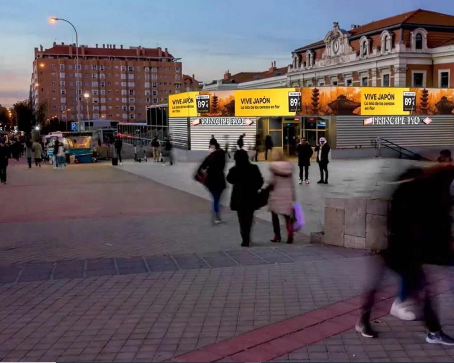 Fachada publicitaria digital espectacular en Intercambiador Estación Príncipe Pío Madrid