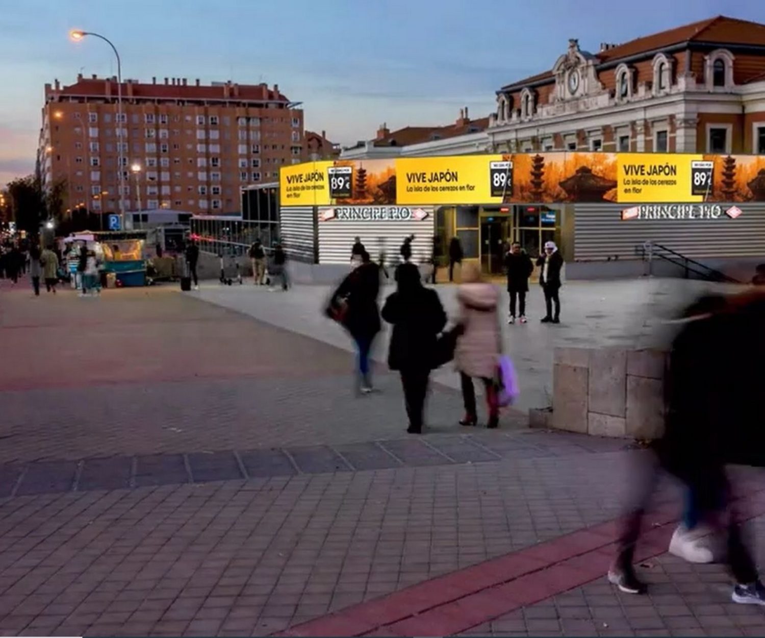 Fachada publicitaria digital espectacular en Intercambiador Estación Príncipe Pío Madrid