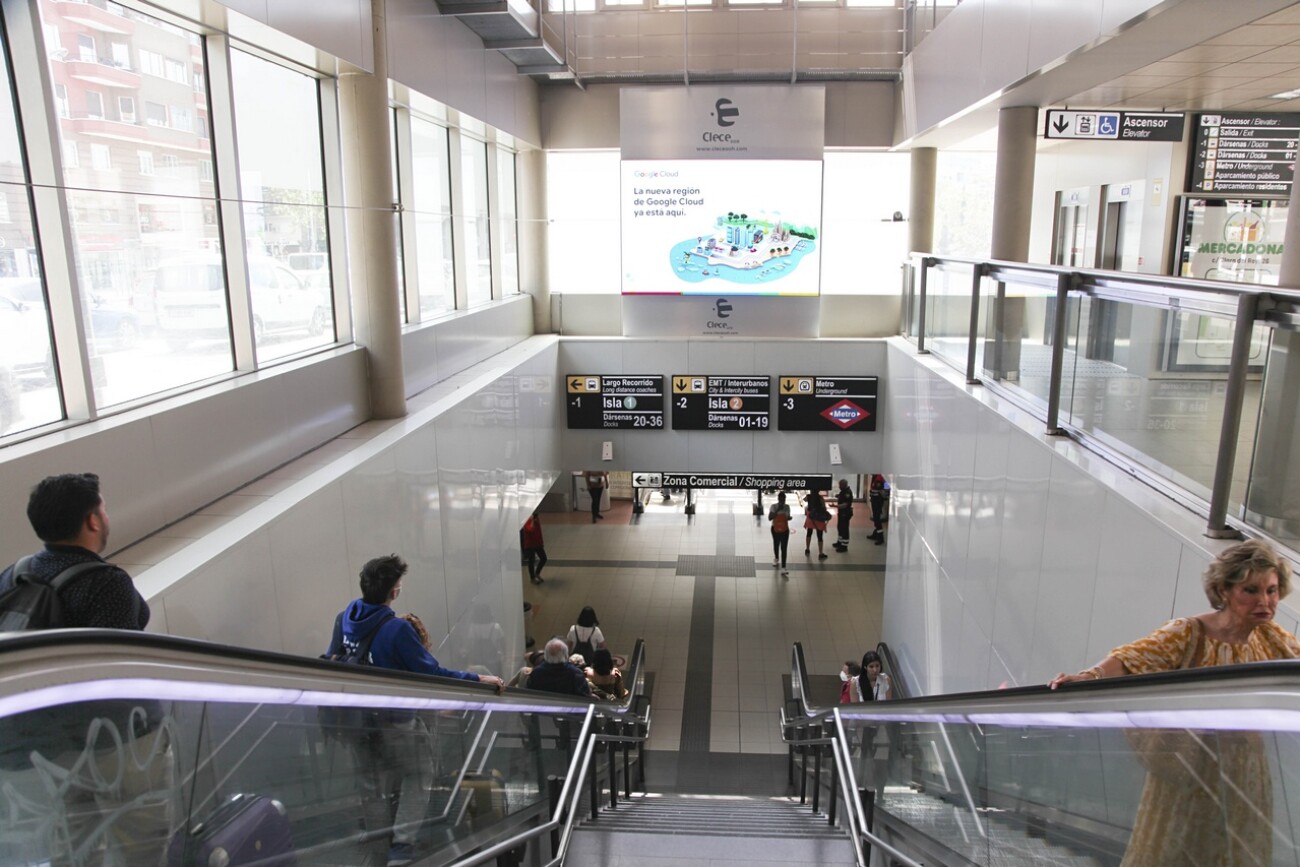 Pantalla 3x2 para publicidad digital programática DOOH Intercambiador Avenida de América Madrid