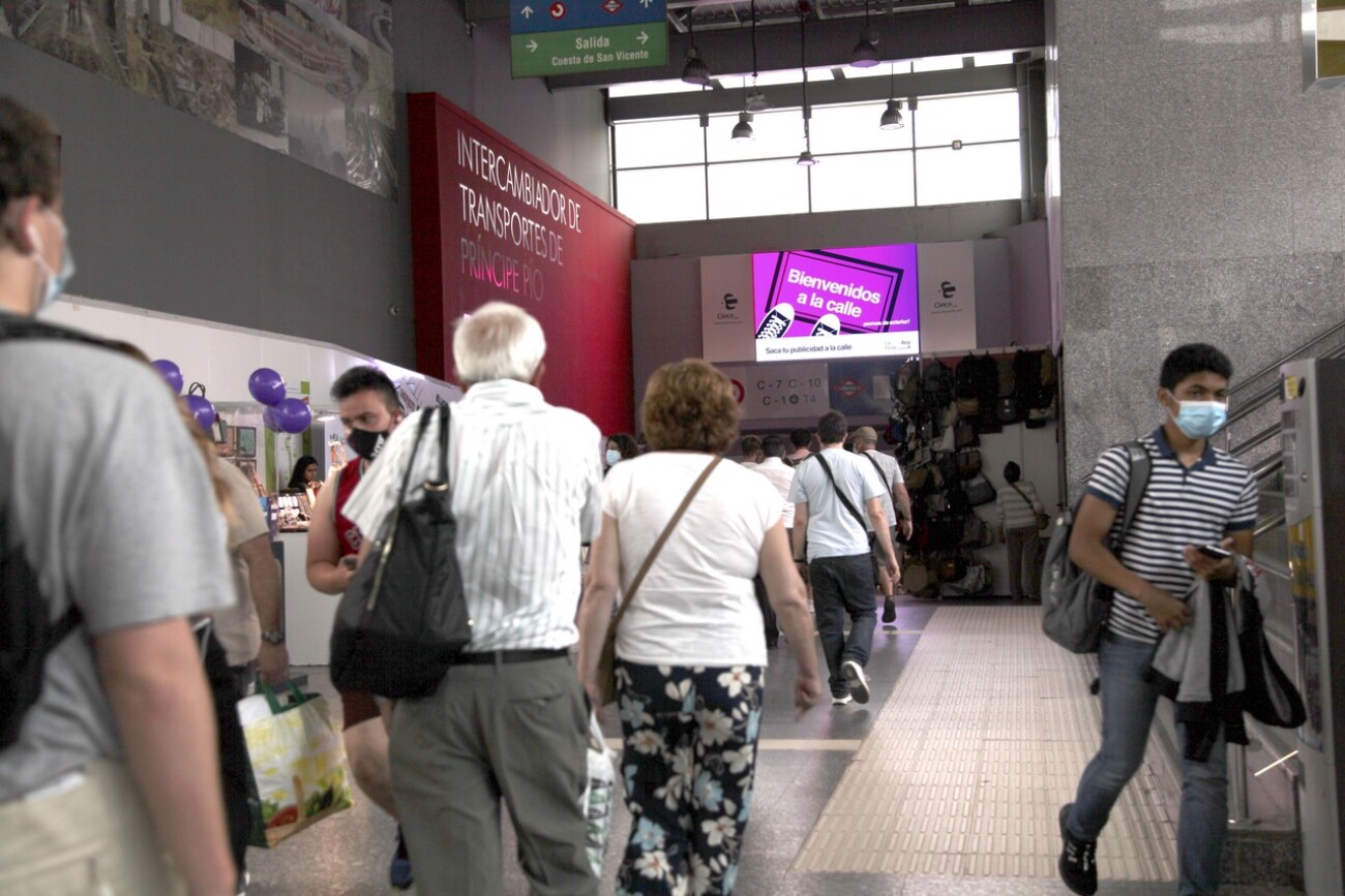 Pantalla digital Led 3x2 para publicidad en metro y tren estación intercambiador Príncipe Pío