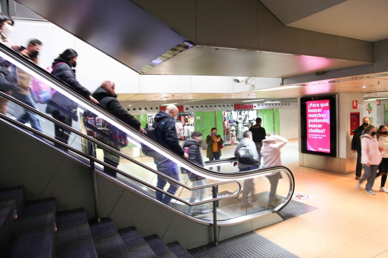 Publicidad mupis digitales intercambiador Avenida de América