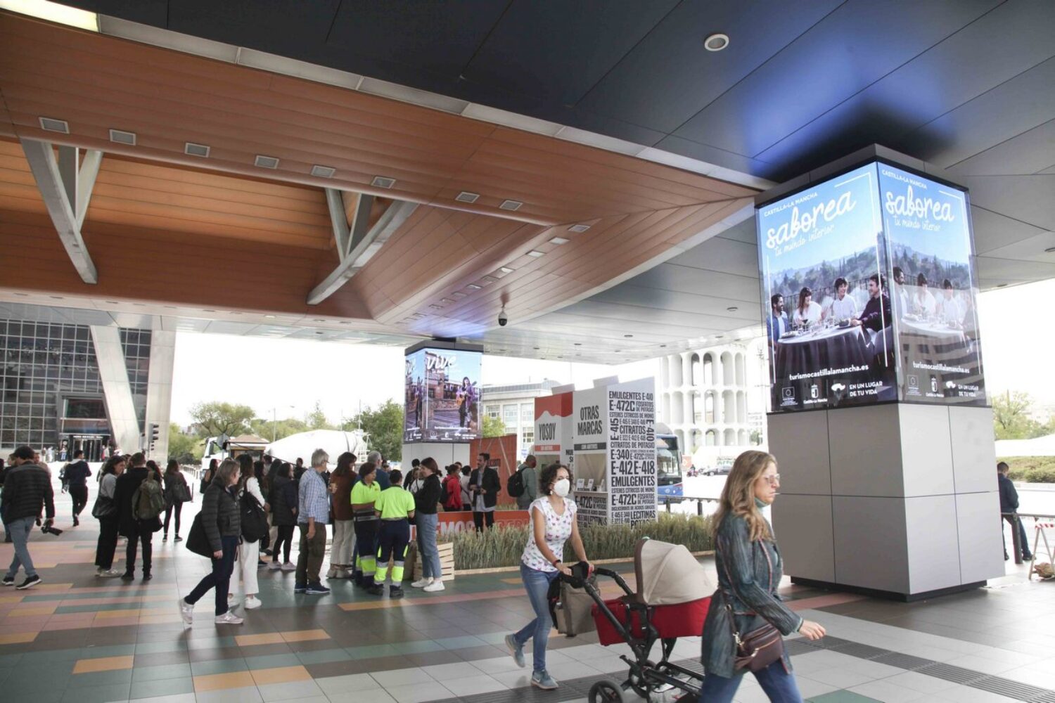 Cómo combinar publicidad DOOH y eventos para impulsar tu marca - Alquiler espacio en Plaza de Castilla Madrid