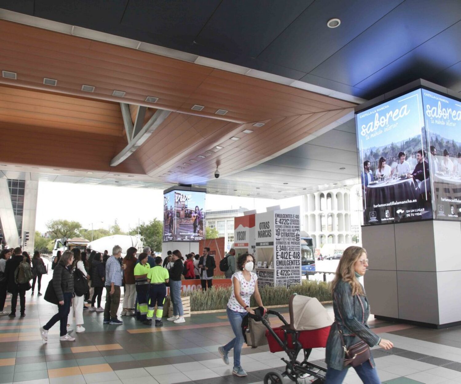 Cómo combinar publicidad DOOH y eventos para impulsar tu marca - Alquiler espacio en Plaza de Castilla Madrid