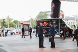 Pepsi sampling action at Portico de Castellana rental site for marketing events in Madrid