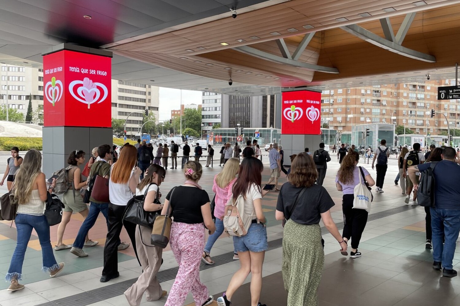 Eficacia de la publicidad exterior DOOH en verano Madrid - Nos gusta salir