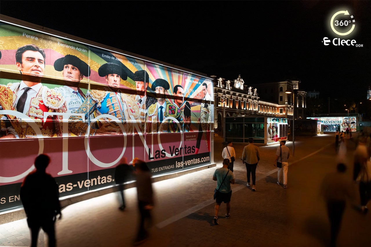 Lucernarios publicitarios iluminados en Madrid - Intercambiador y estación de Príncipe Pío