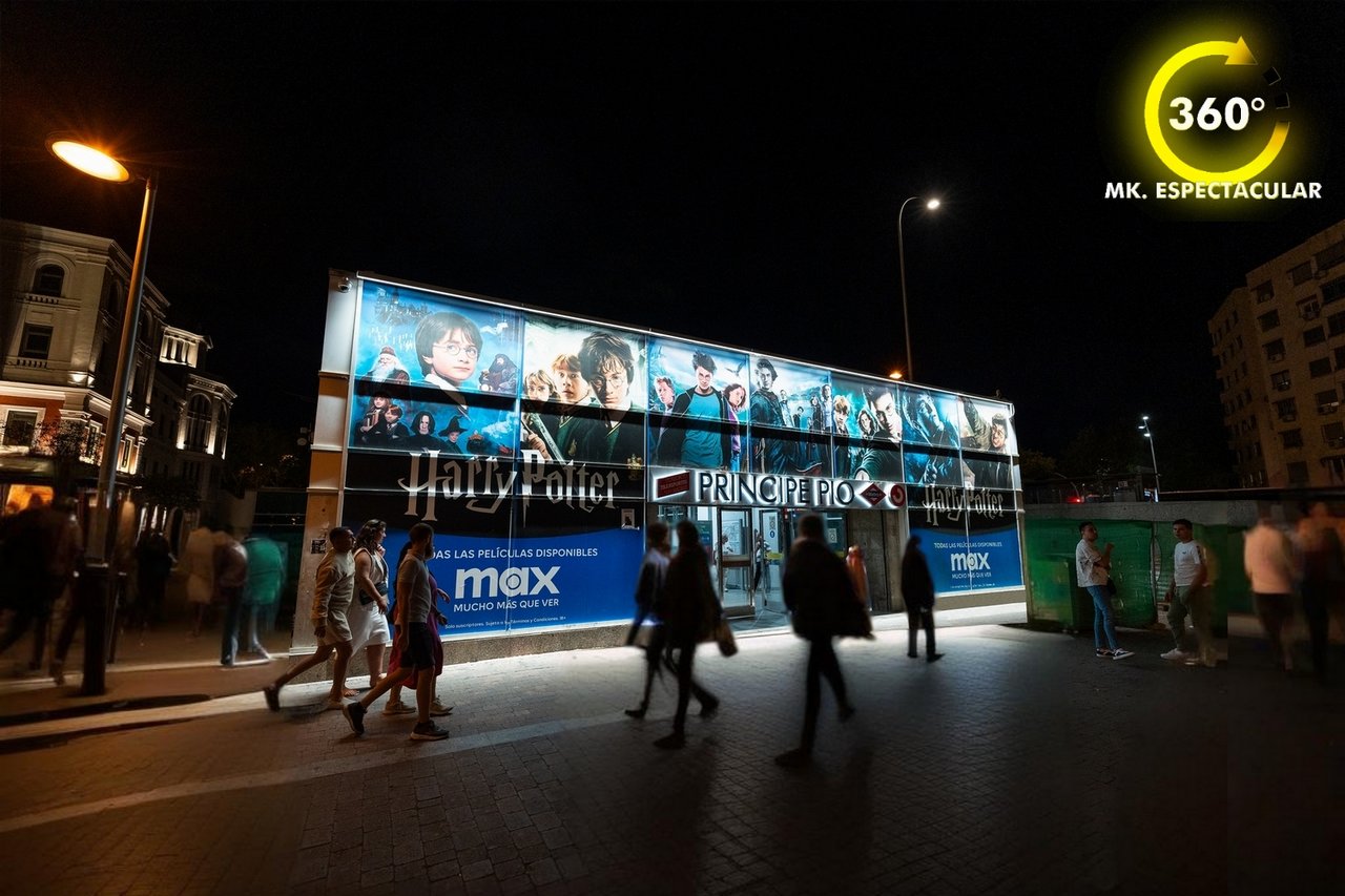 Spectacular 360 Marketing: Advertising skylights with night lighting at Príncipe Pío Station, Madrid.