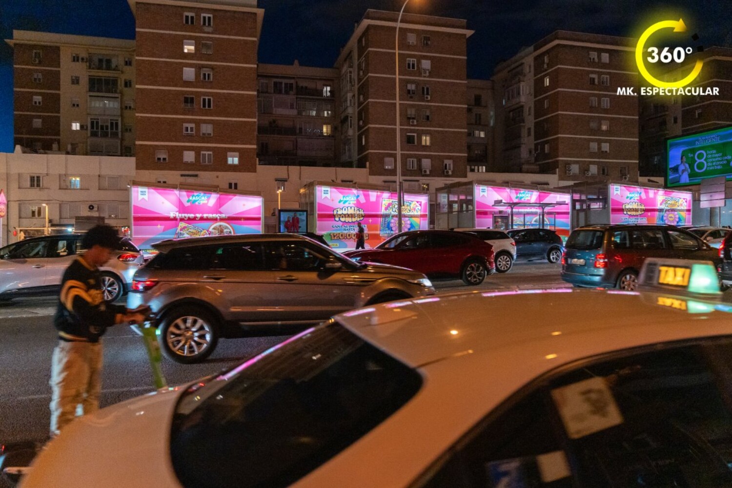 Marketing espectacular 360 en Estación Avenida de América Madrid - soportes publicitarios iluminados