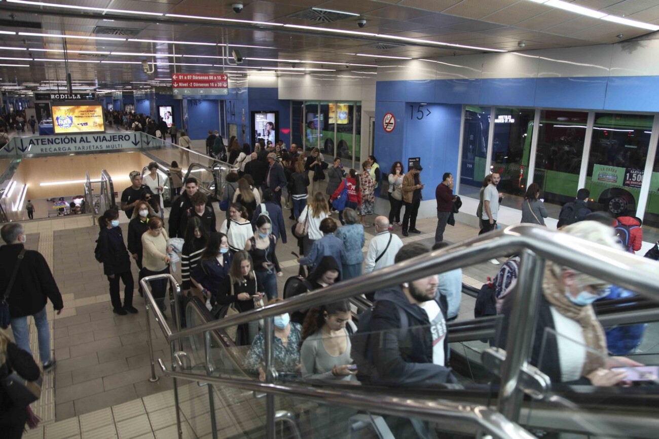 Pantalla publicitaria 3x2 metros en acceso a Estación Príncipe Pío de Madrid