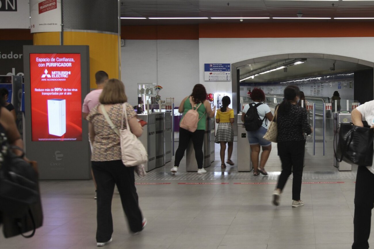 Publicidad en mupis digitales de Intercambiador de transporte Plaza de Castilla de Madrid