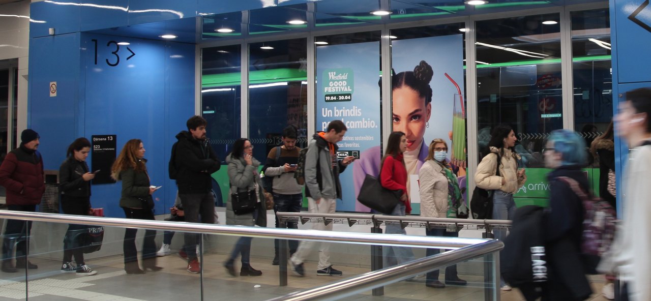 Marketing espectacular interior Príncipe Pío zona espera dársenas de autobuses Parquesur