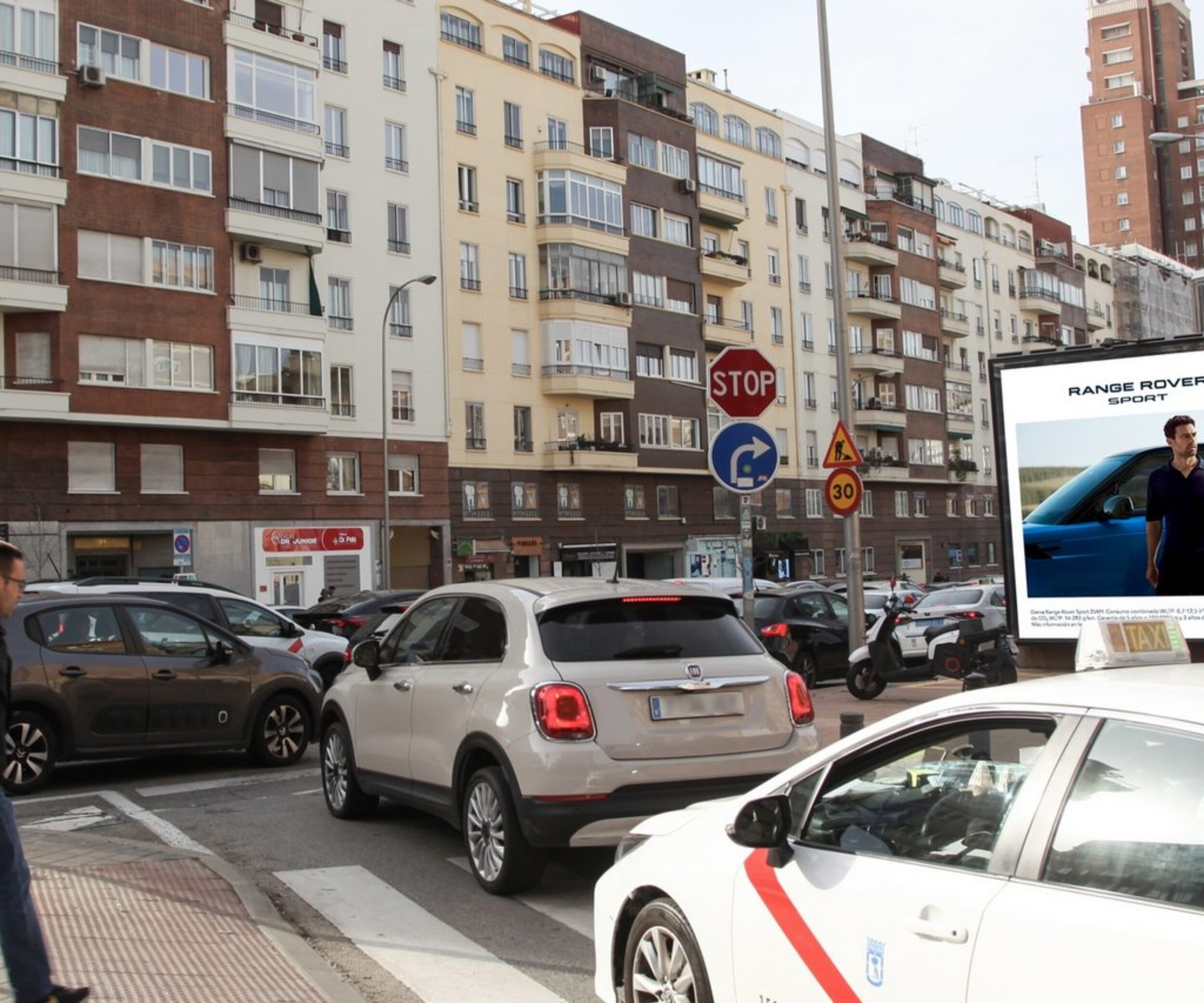 Publicidad digital exterior en Madrid - Pantallas gran formato Urban Led