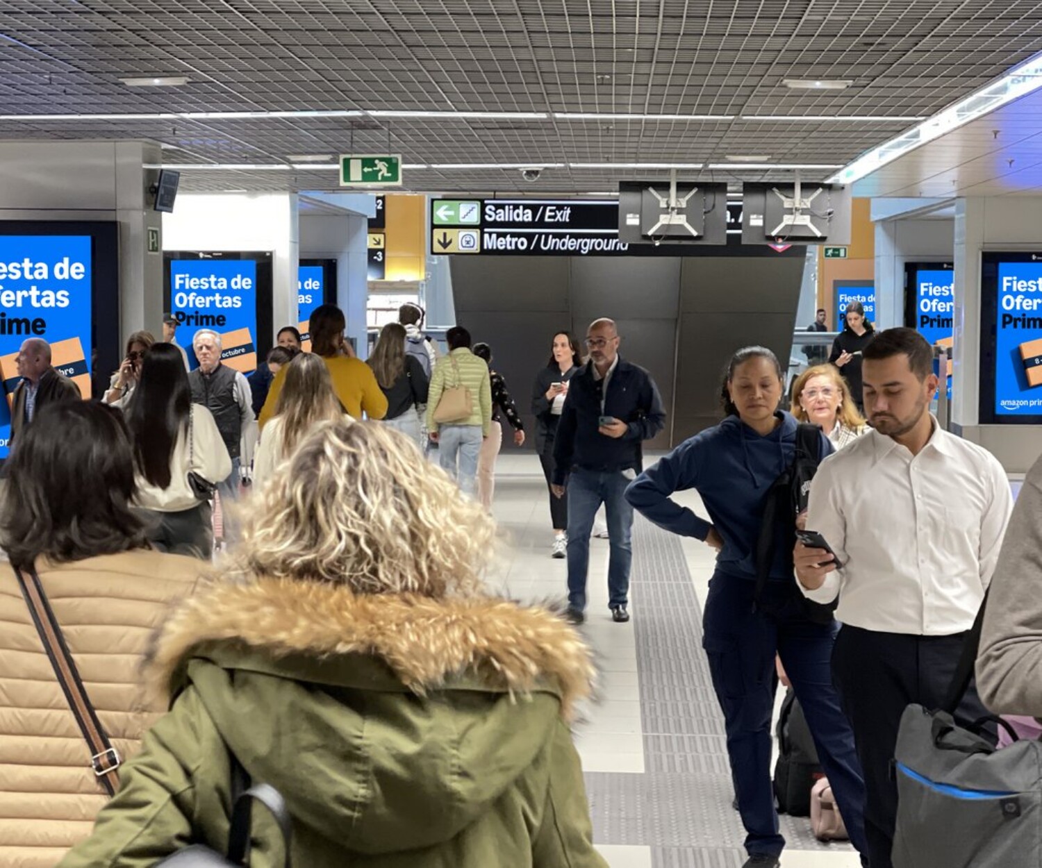 Publicidad en el transporte de Madrid, circuitos de mupis digitales de Clece OOH en intercambiadores