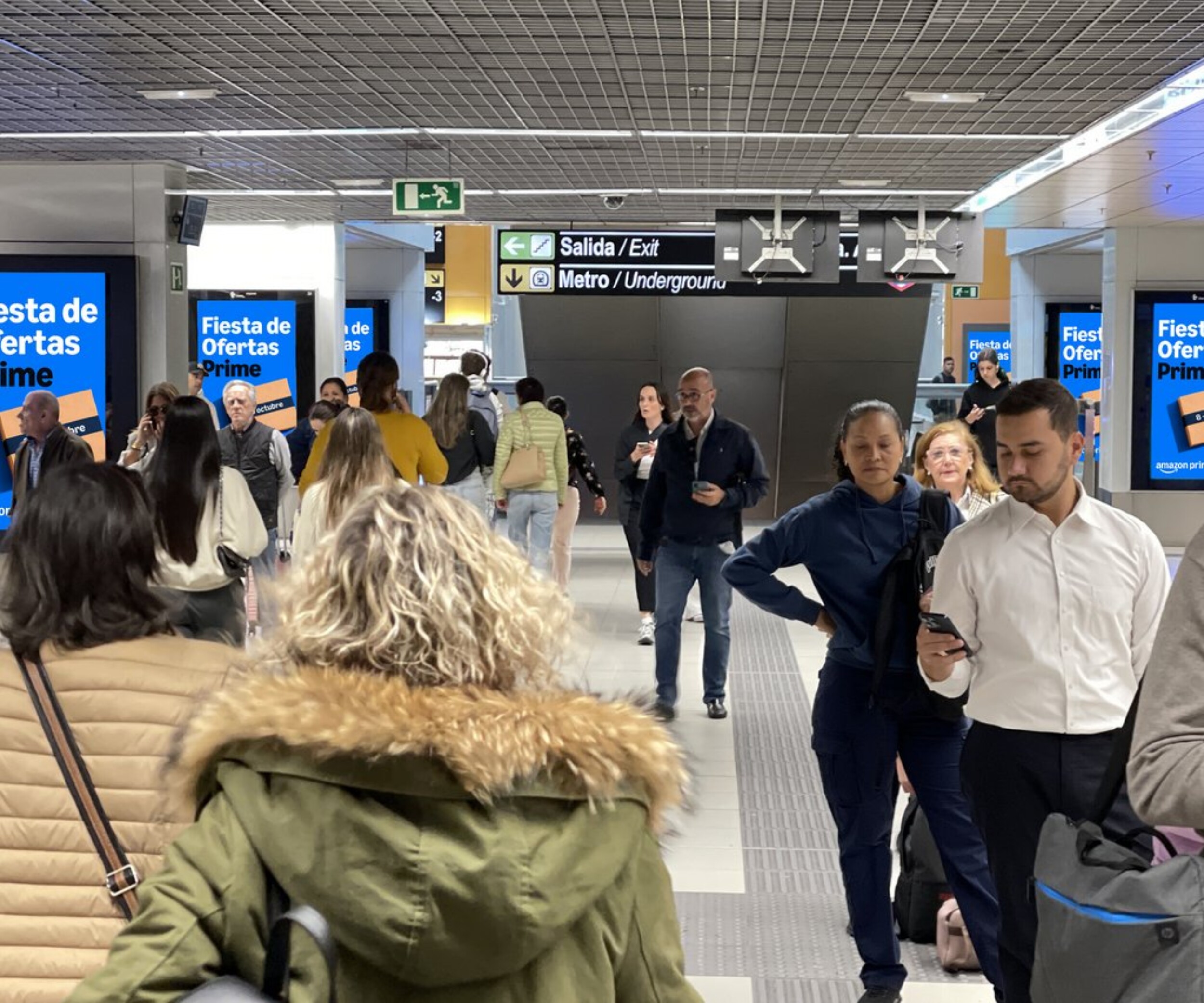 Publicidad en el transporte de Madrid, circuitos de mupis digitales de Clece OOH en intercambiadores