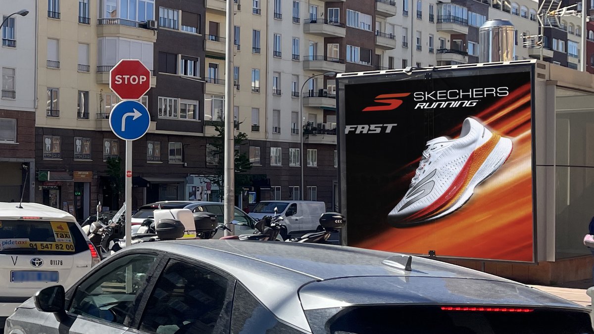 Publicidad exterior pantallas Urban Led Avenida América Madrid AA3 Sketchers