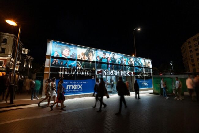 Marketing Espectacular con soportes iluminados de gran formato en ubicaciones premium de Madrid